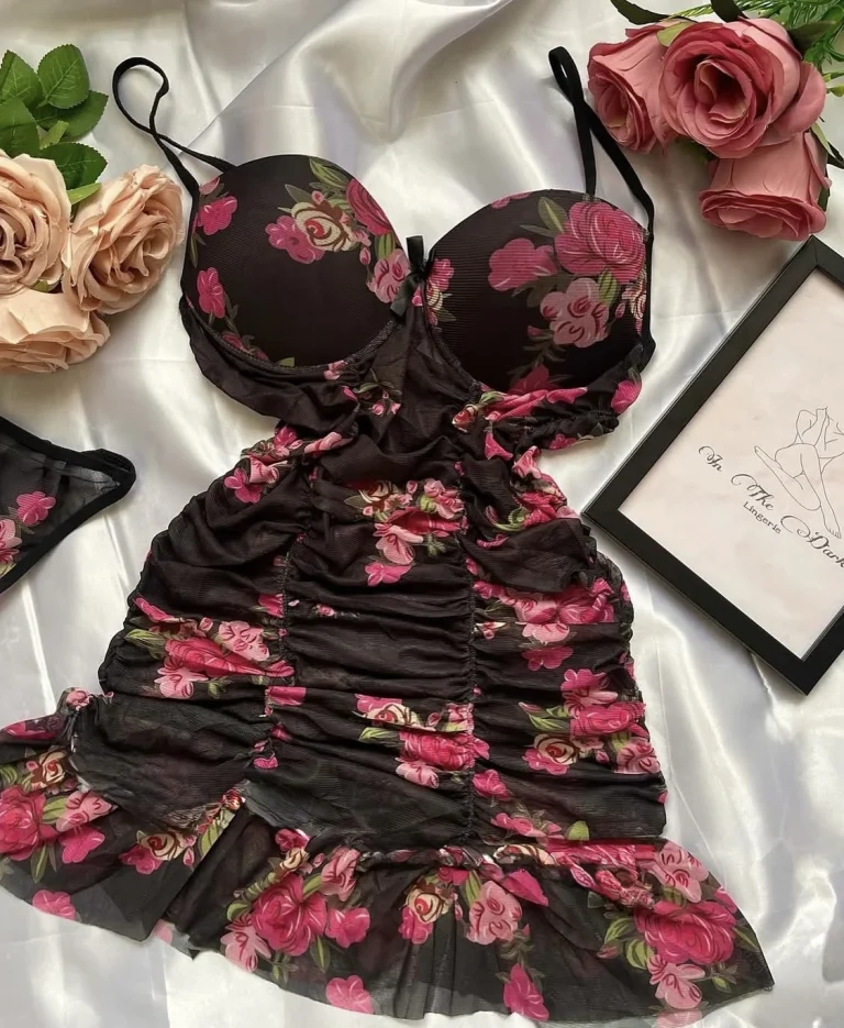 طقم لانجري فاخر بقصة مزمومة وتفاصيل أنثوية جذابة
