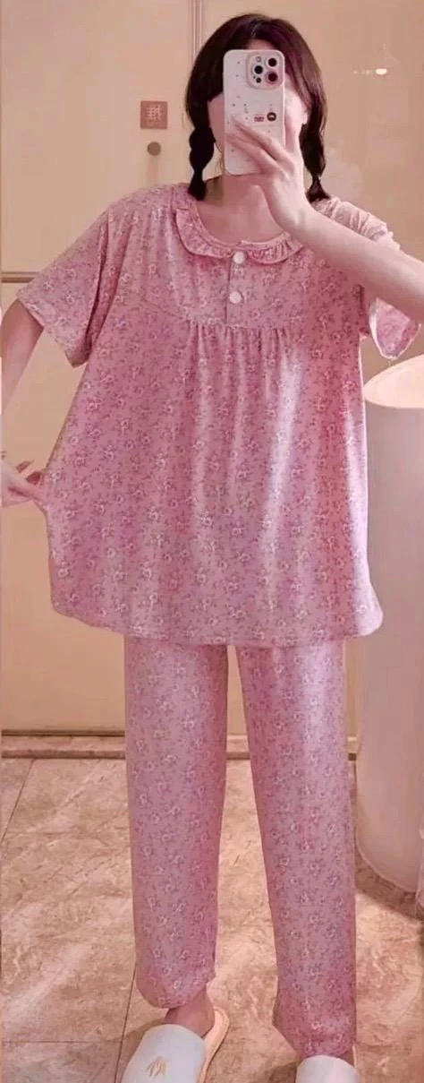 “بيجاما واسعة بتصميم أنيق ومريح”