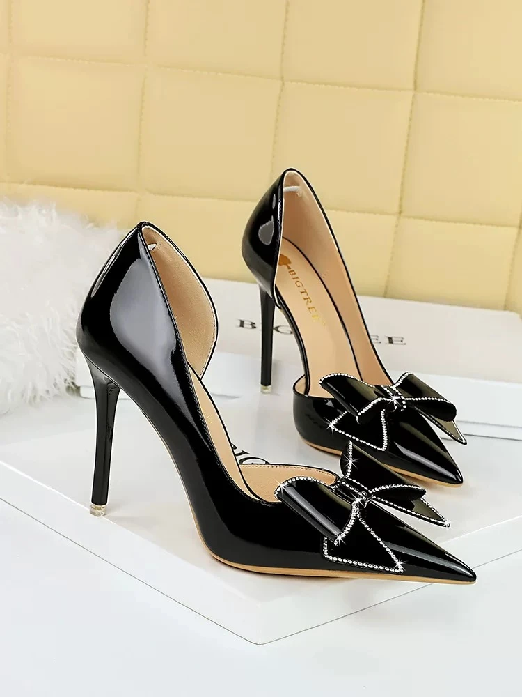 كعب فيونكة أنيق