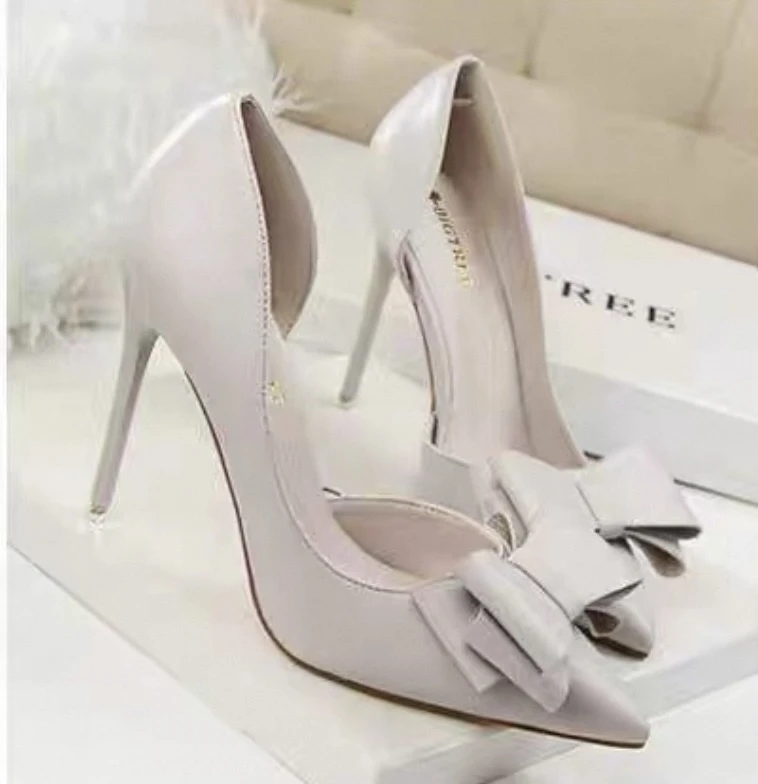 حذاء ستيليتو بفيونكة أمامية