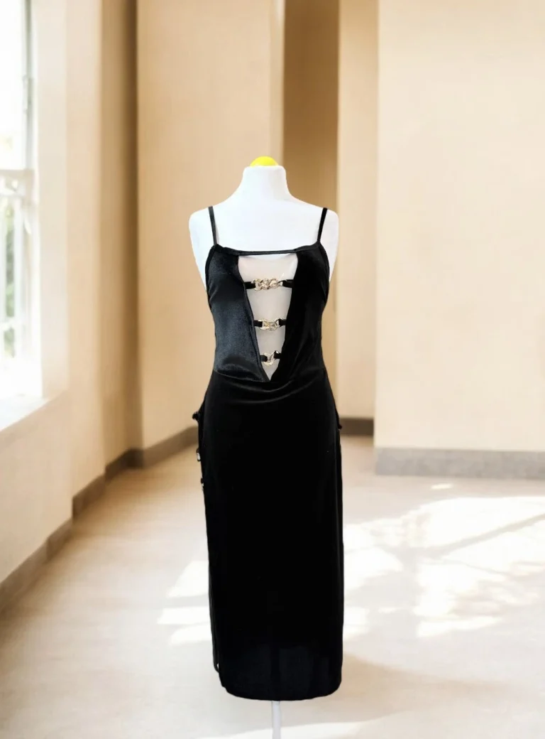 فستان “Bold Cut” – تصميم جريء