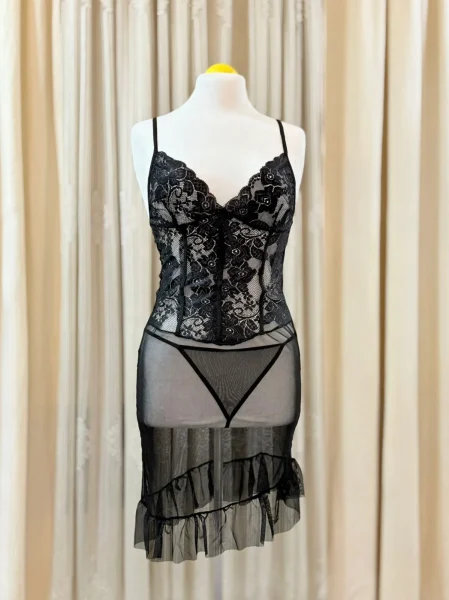 طقم لانجري دانتيل أسود – تصميم ناعم ومثير