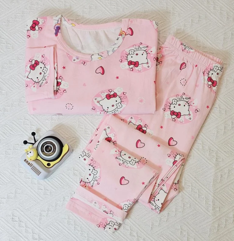 بيجامه بناتي برسمه هيلو كاتي وردي
