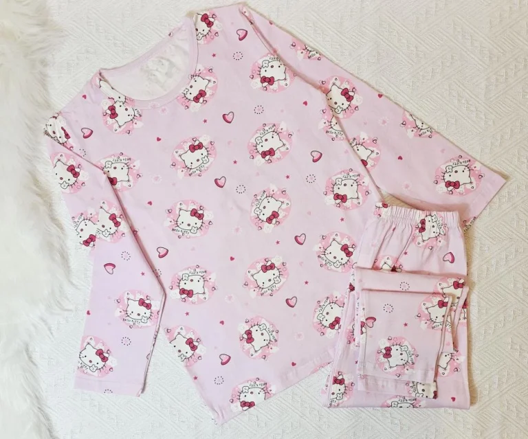 بيجامه بناتي برسمه هيلو كاتي موف