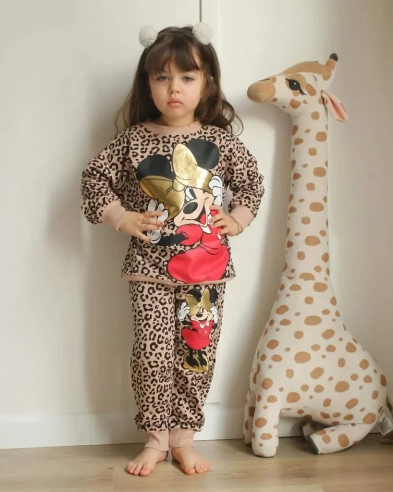 بجامه ميكي ماوس و نقش النمر