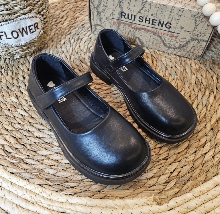 حذاء للفتيات  انيق بلون موحد