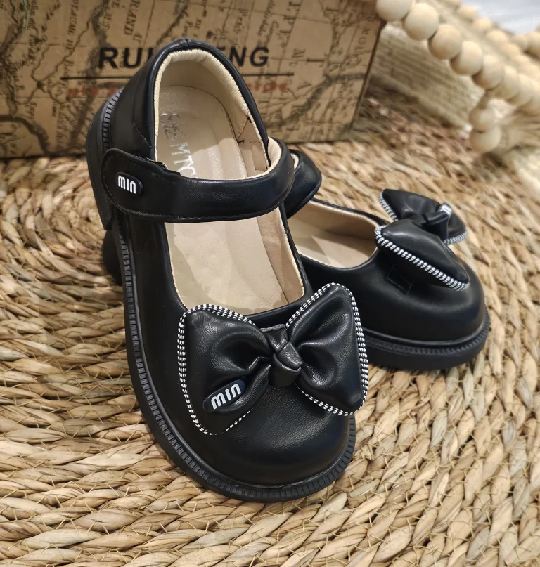 احذيه بنات بطراز بسيط وانيق