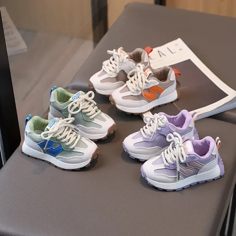 حذاء رياضه باللون الموف