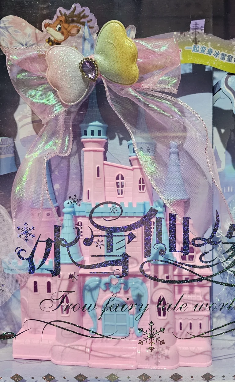 لعبه دميه اميره مع ملحقاتها