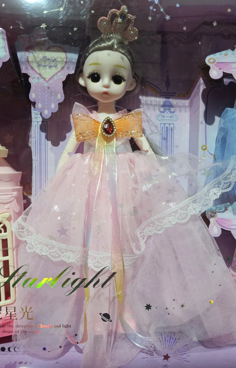 لعبه اميره مع ملحقاتها