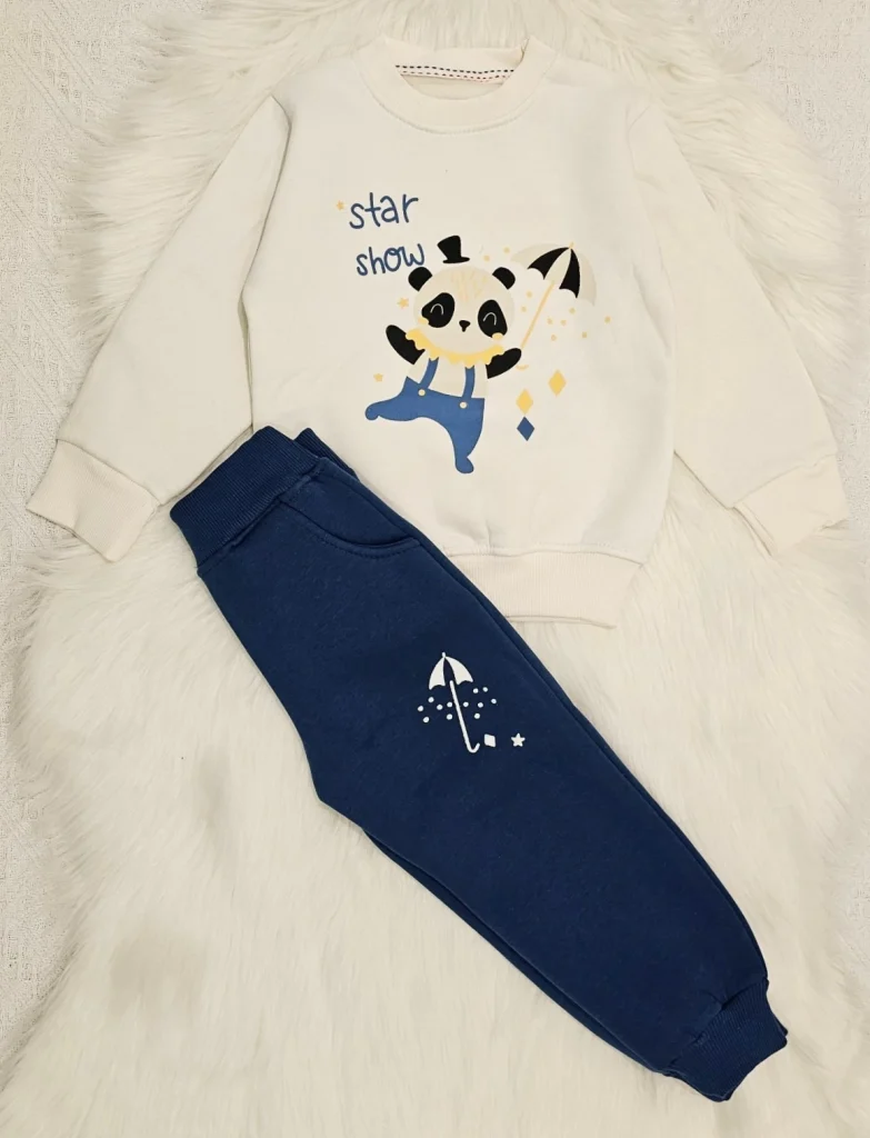 طقم اطفال شتوي بالوان عصريه