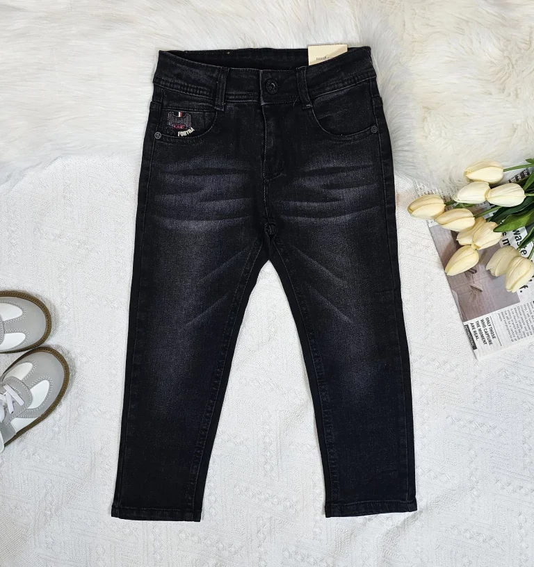 جينز ولادي باللون الاسود