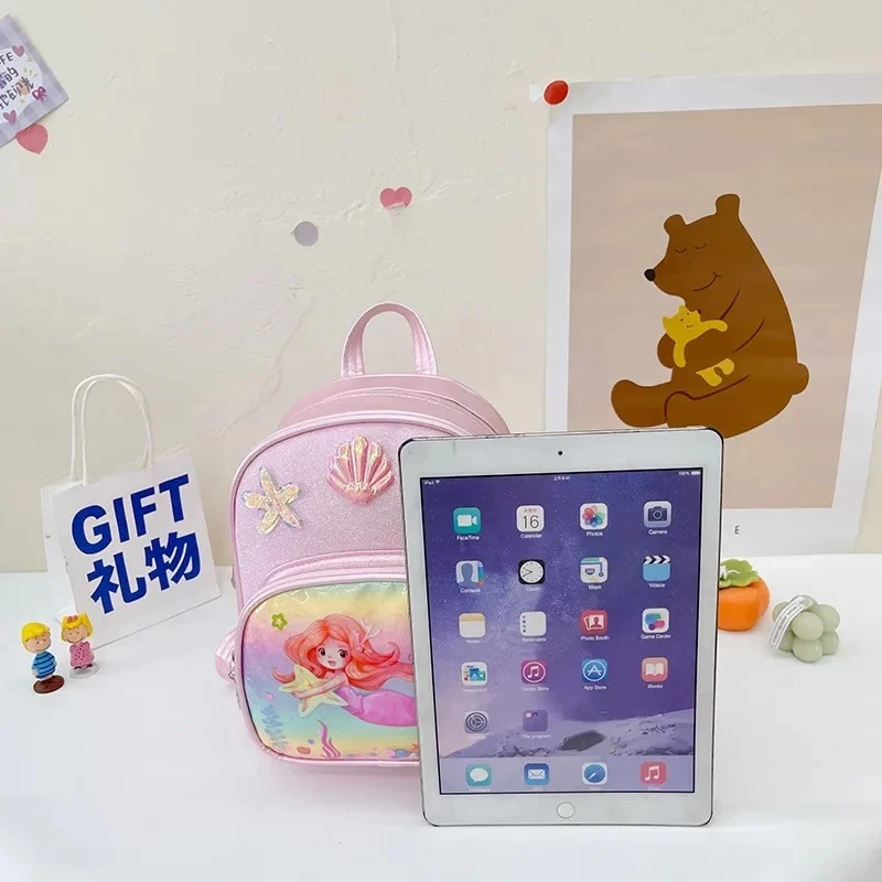 شنطه ظهر بعده الوان برسمه حورية البحر