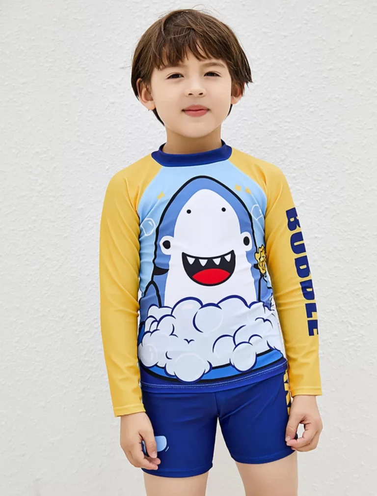 طقم سباحه برسمه سمكه قرش