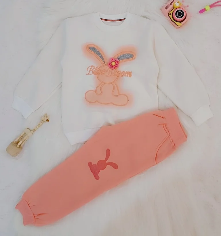 بدله بناتيه انيقه ودافئه