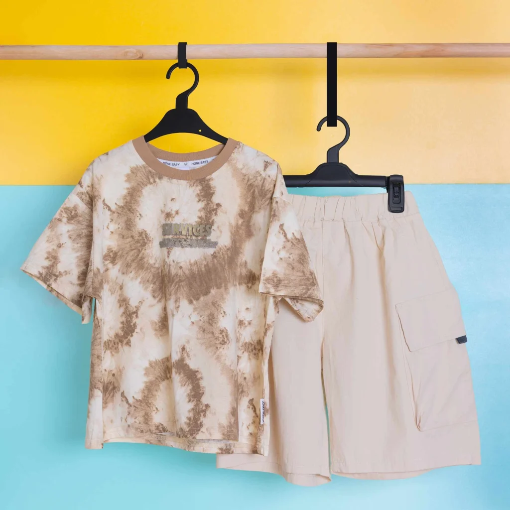 طقم ولادي بالوان هادئه