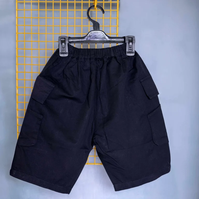 شورت ولادي باللون الاسود