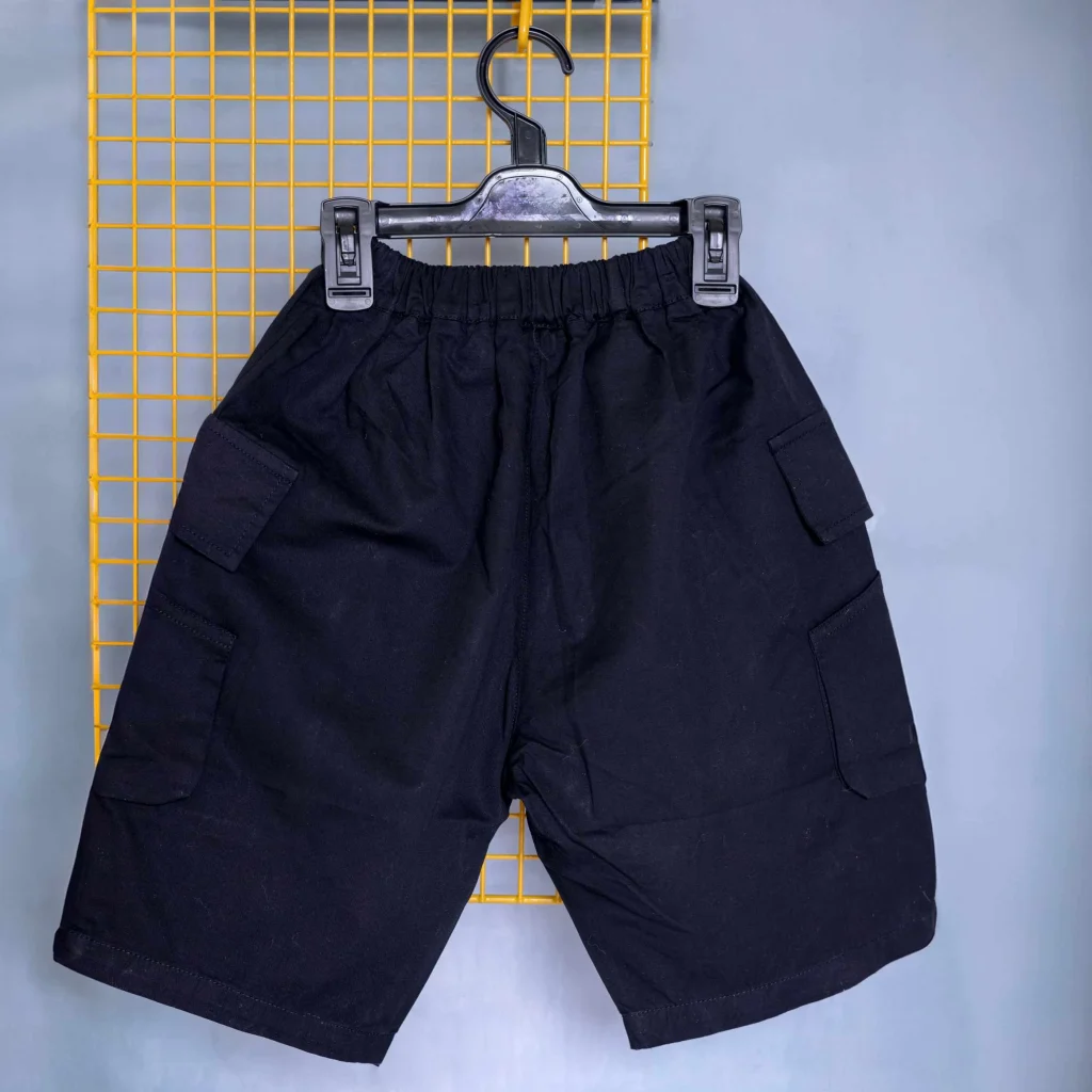 شورت ولادي باللون الاسود