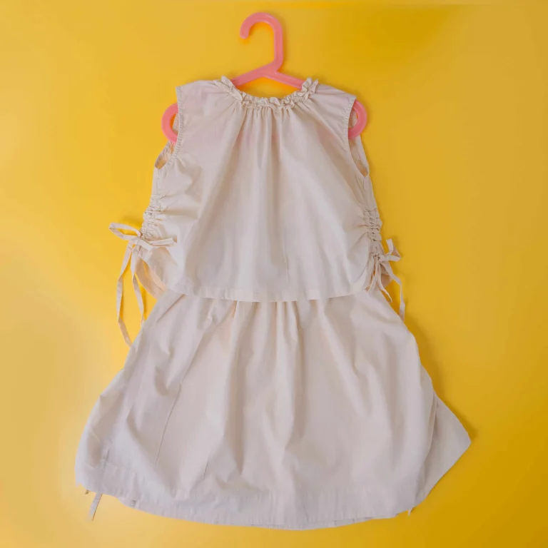 بدلة بناتي من بلوزه وتنورة بيج