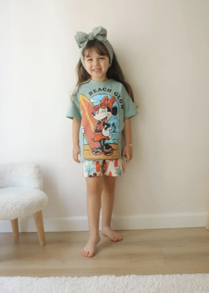 طقم  انيق للفتيات الصغيرات