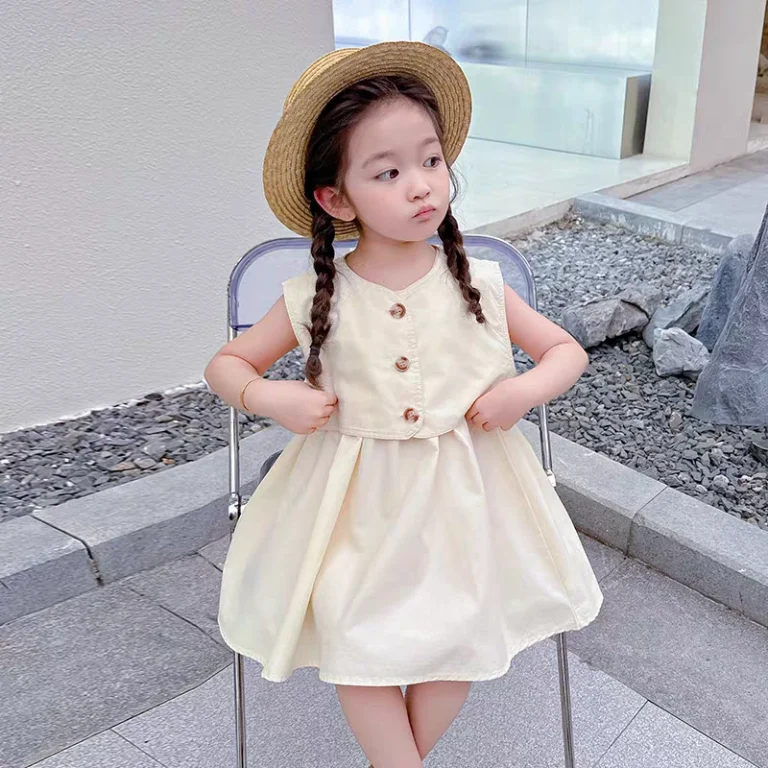 فستان بناتي باللون البيج