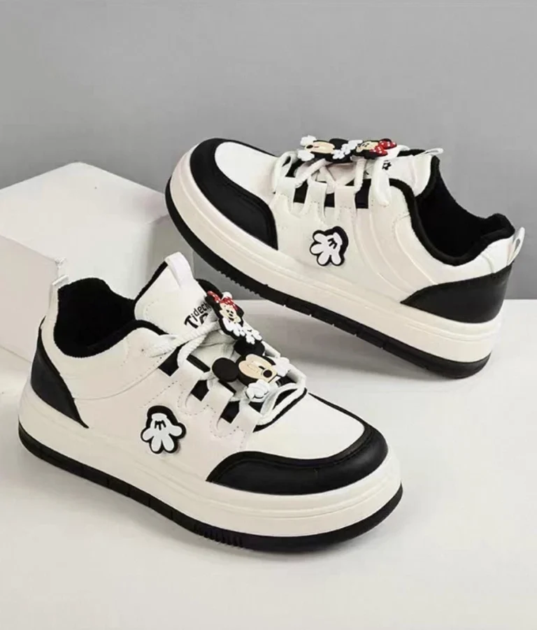 حذاء رياضي انيق باللون الابيض والاسود للفتيات