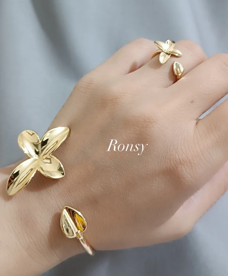 اسوارة وردة مع خاتم