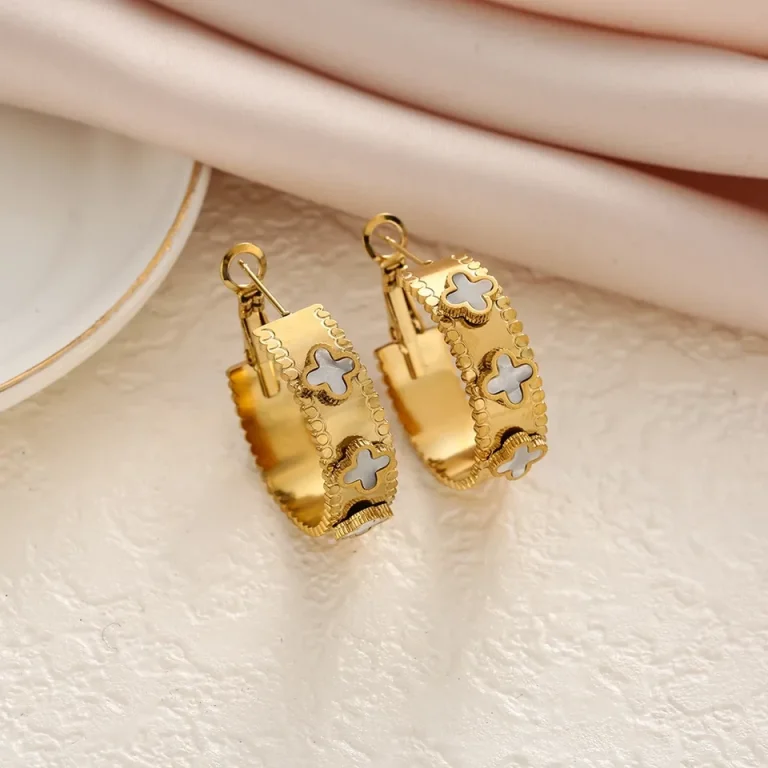 حلق مميز بتصميم فريد