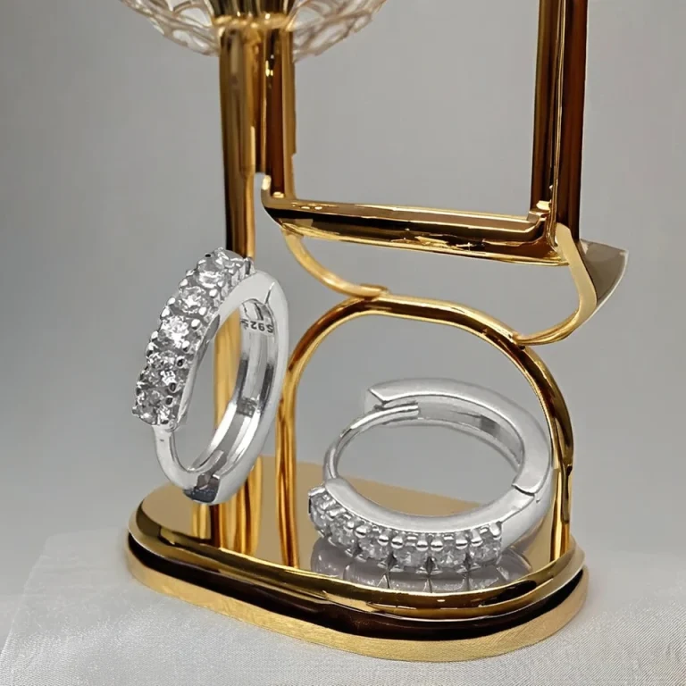 حلق مزين بكرستال