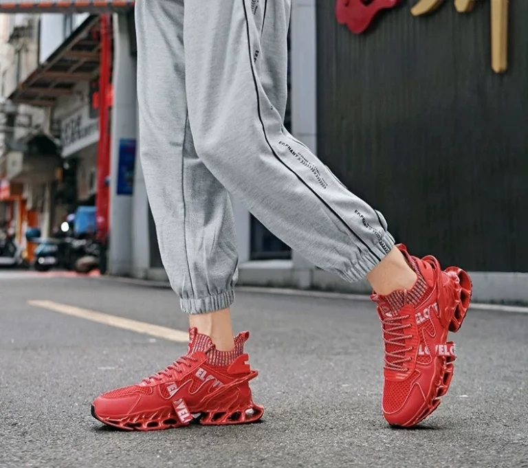 بوت رياضه رجالي احمر