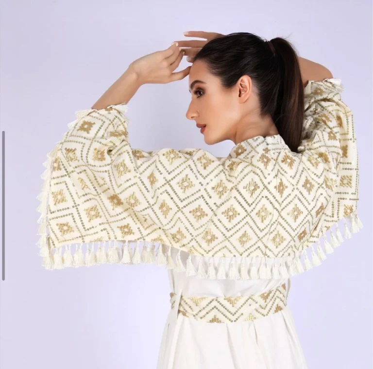 فستان سكري مطرز بخيوط ذهبية