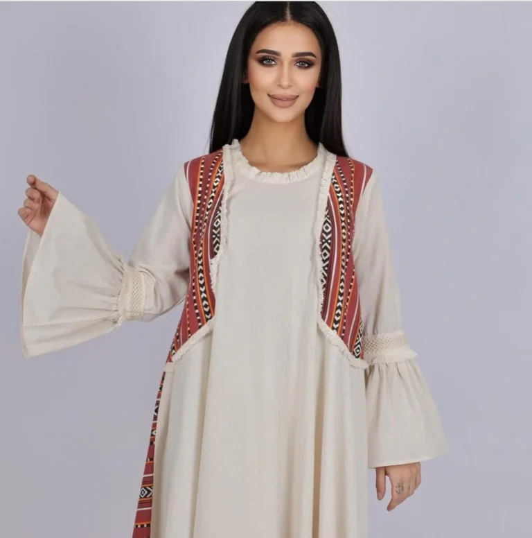 فستان يحاكي التراث العربي بطريقة عصرية