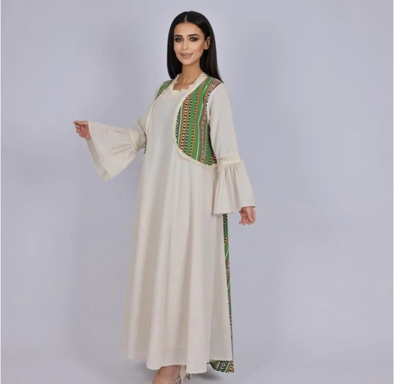 جلابيه يحاكي التراث العربي بطريقة عصرية