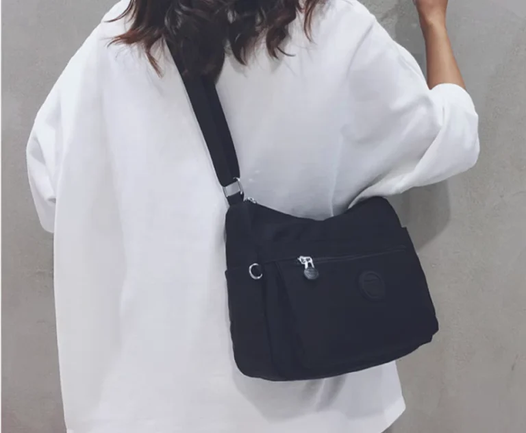 حقيبه يد صغيرة  انيقه عصريه