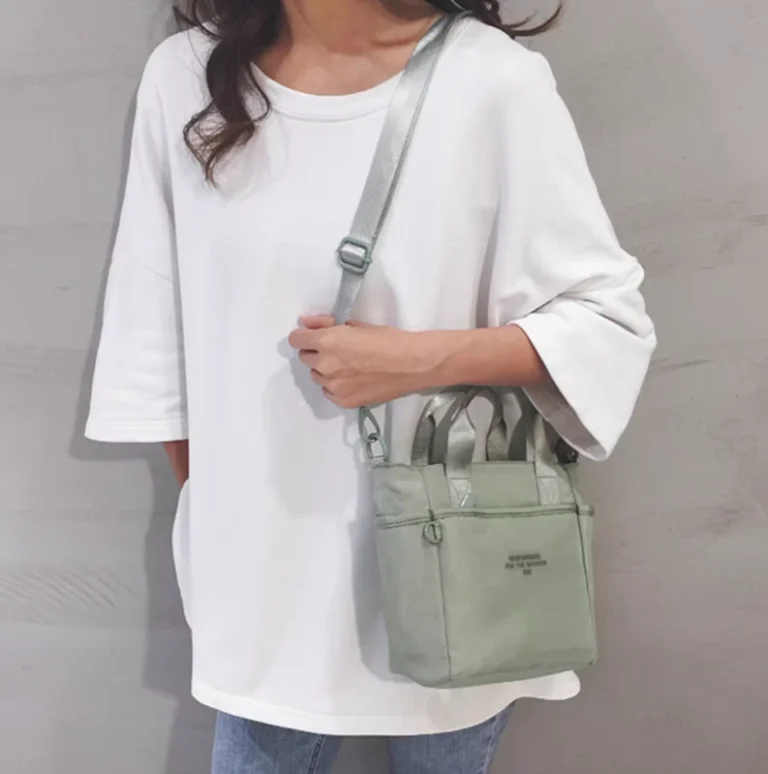 حقيبه قماشيه بتصميم انيق وعملي