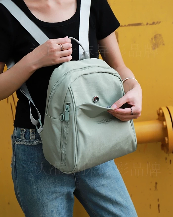 حقيبه ظهر  عمليه بلون اخضر