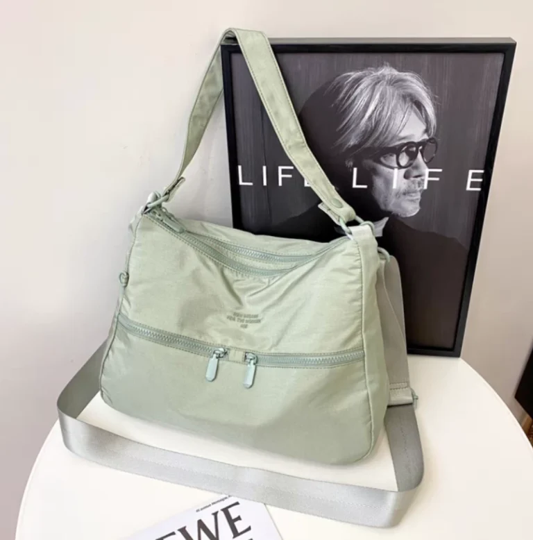 حقيبه كتف باللون الاخضر الفاتح الجميل