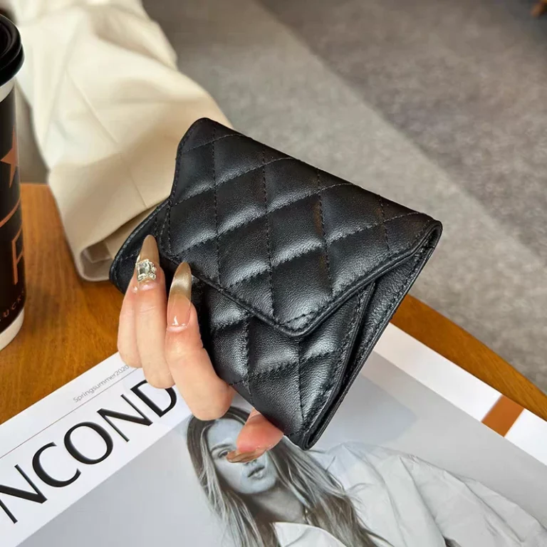 محفظه نسائيه بتصميم انيق