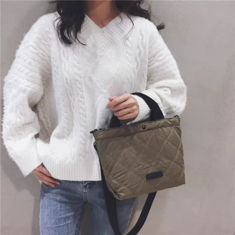 شنطه نسائيه من القماش بتصميم بسيط