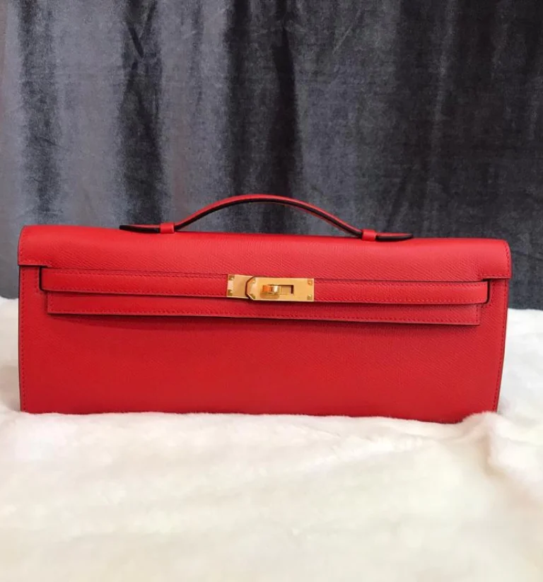 حقيبه يد أنيقه وعملية باللون الاحمر الجذاب