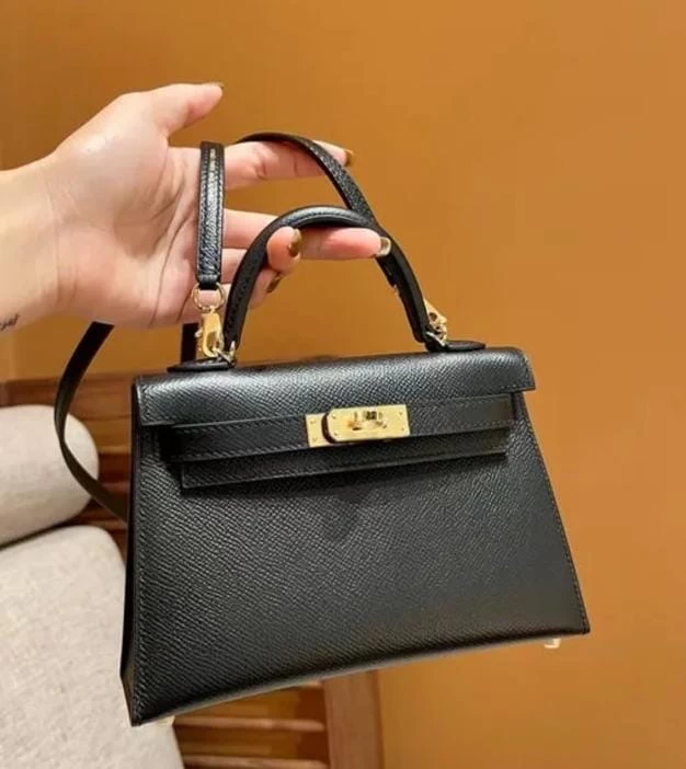 حقيبه عصريه ومتميزه للنساء باللون الاسود *حجم ميني