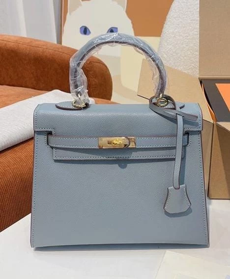 حقيبه نسائيه عصريه بالحجم الكبير