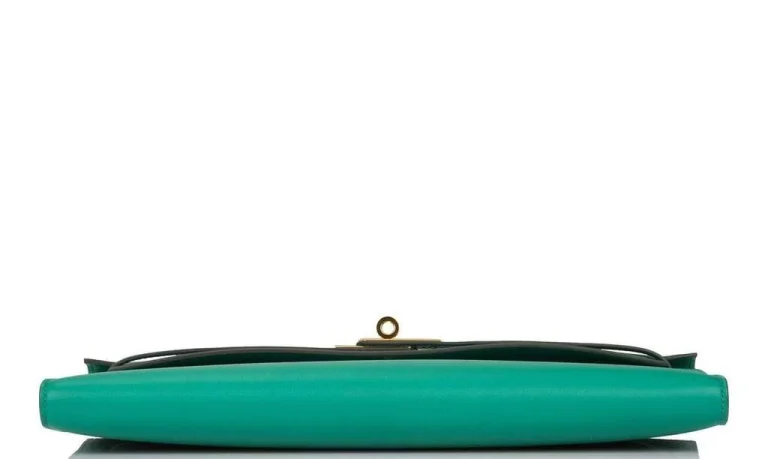 حقيبه نسائيه جميله باللون الاخضر