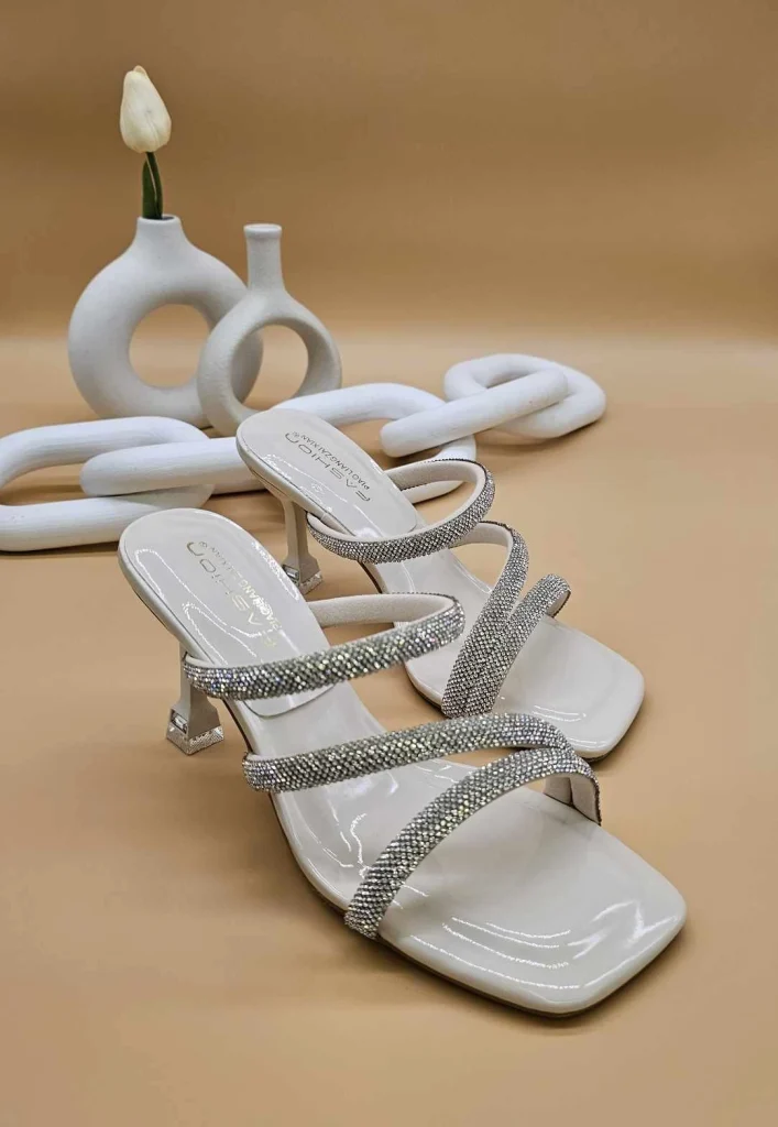 صندل نسائي بكعب رفيع