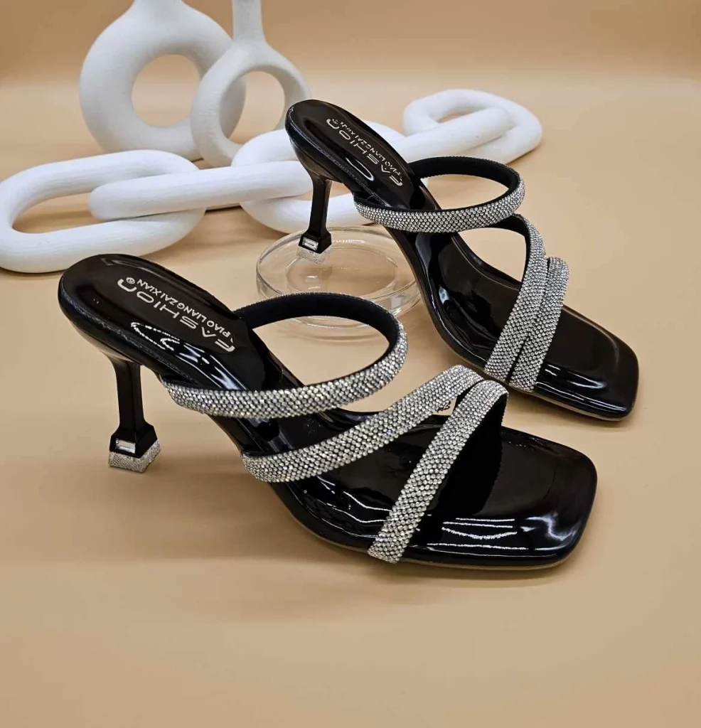 صندل نسائي بكعب عالي