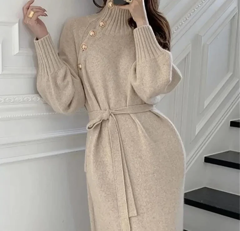 فستان كلاسيكي بعده الوان