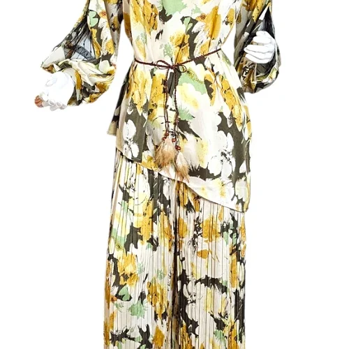 طقم من قطعتين للنساء