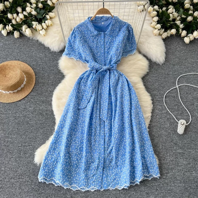 فستان انيق بتصميم بسيط