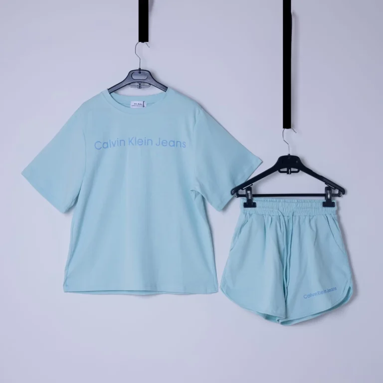 طقم نسائي رياضي عصري