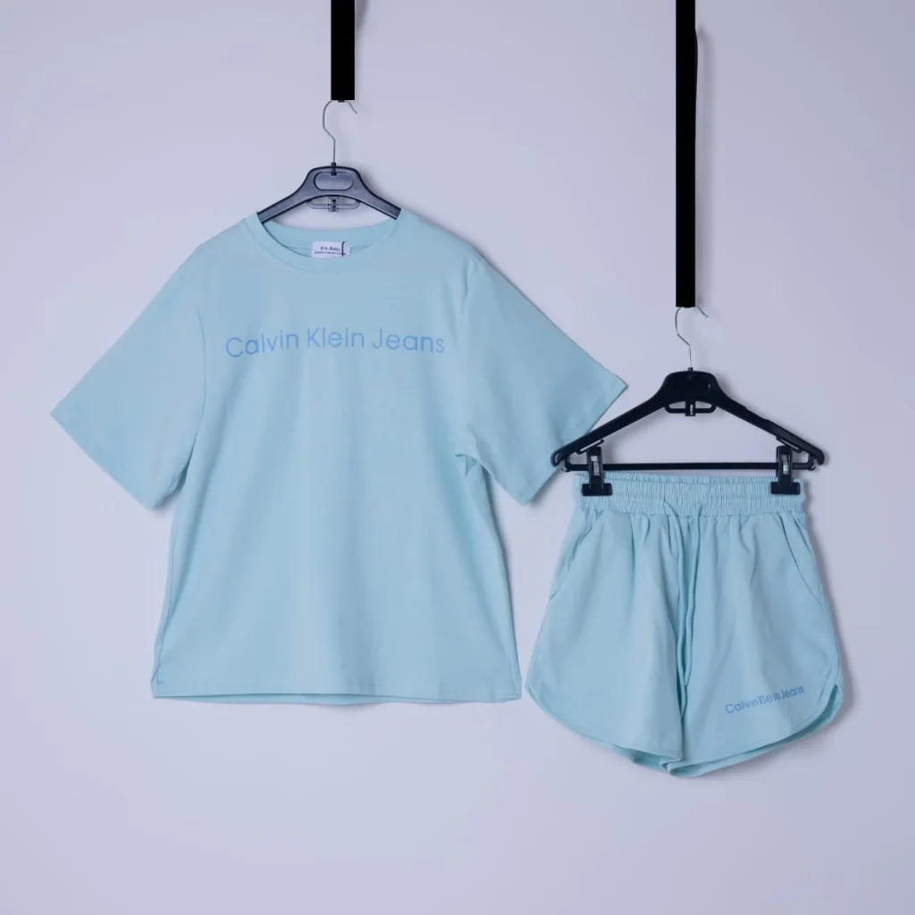 طقم نسائي رياضي عصري